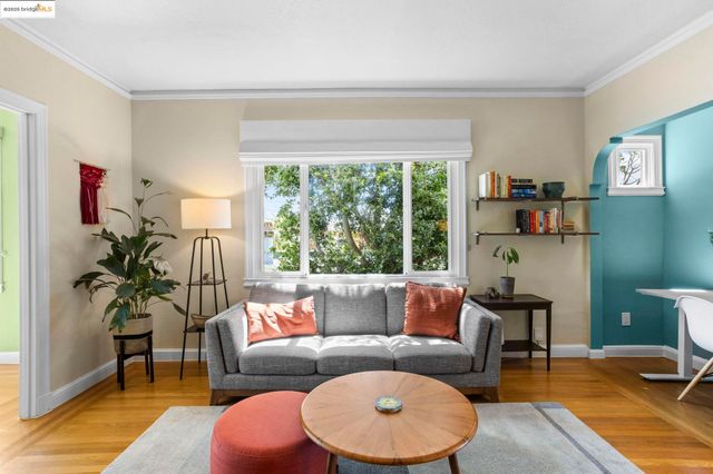 1222 Hollywood Ave, Oakland, CA 94602