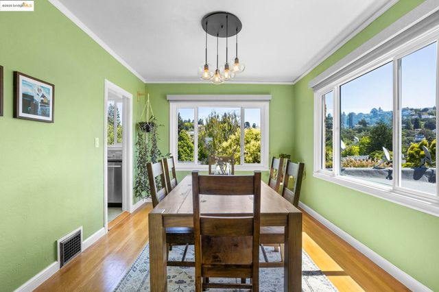 1222 Hollywood Ave, Oakland, CA 94602