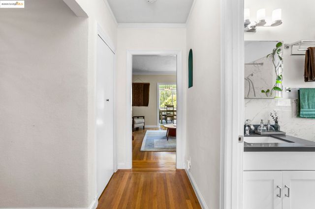 1222 Hollywood Ave, Oakland, CA 94602