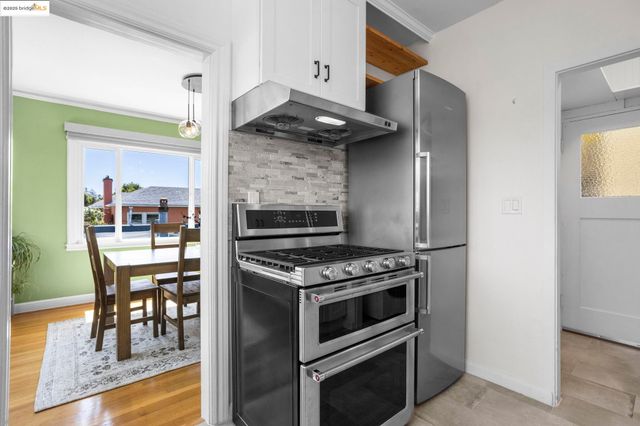 1222 Hollywood Ave, Oakland, CA 94602