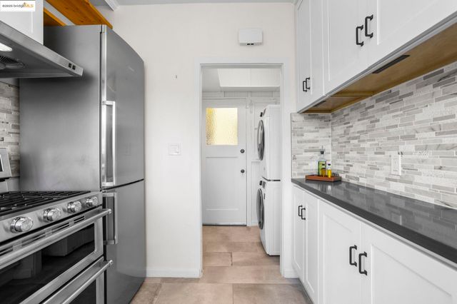 1222 Hollywood Ave, Oakland, CA 94602