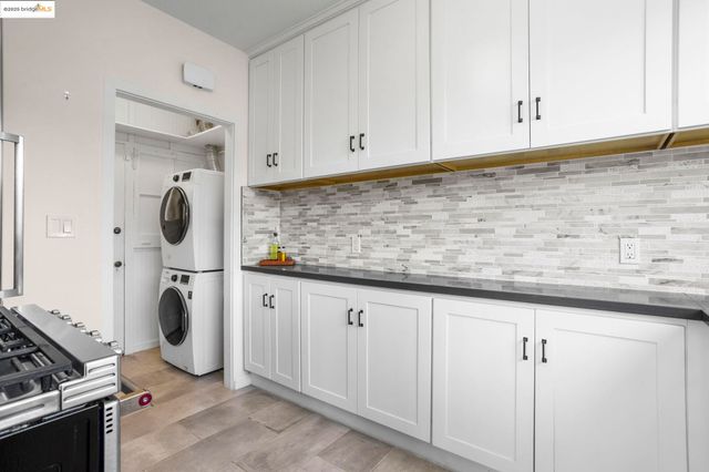 1222 Hollywood Ave, Oakland, CA 94602