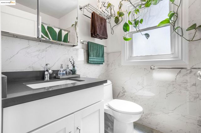 1222 Hollywood Ave, Oakland, CA 94602