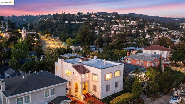 1222 Hollywood Ave, Oakland, CA 94602