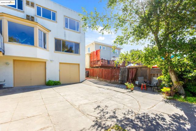 1222 Hollywood Ave, Oakland, CA 94602