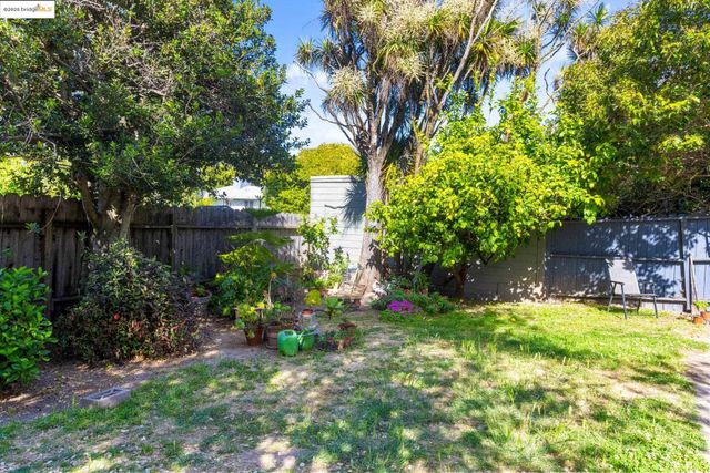 1222 Hollywood Ave, Oakland, CA 94602