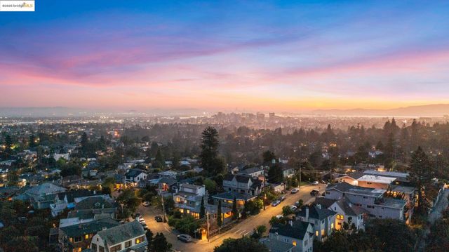 1222 Hollywood Ave, Oakland, CA 94602