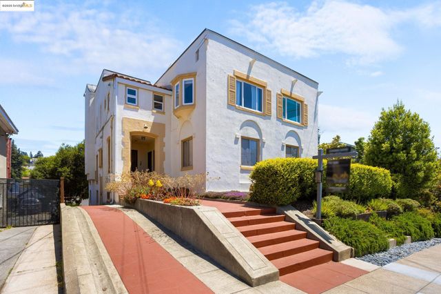 1222 Hollywood Ave, Oakland, CA 94602