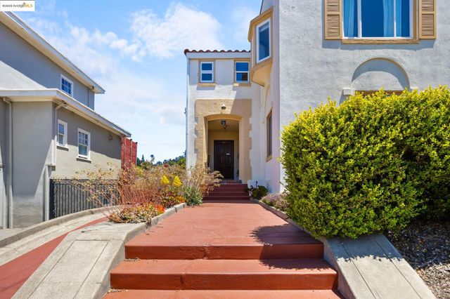 1222 Hollywood Ave, Oakland, CA 94602