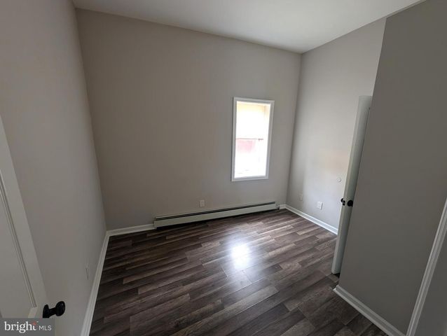 560 EDGEWOOD AVE, Trenton, NJ 08618