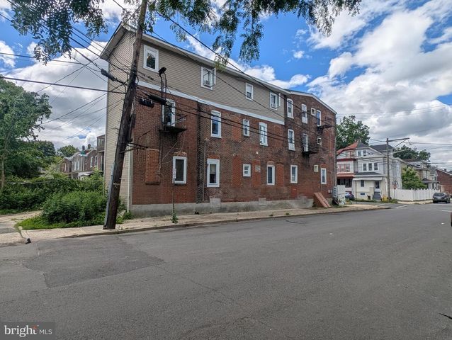 560 EDGEWOOD AVE, Trenton, NJ 08618