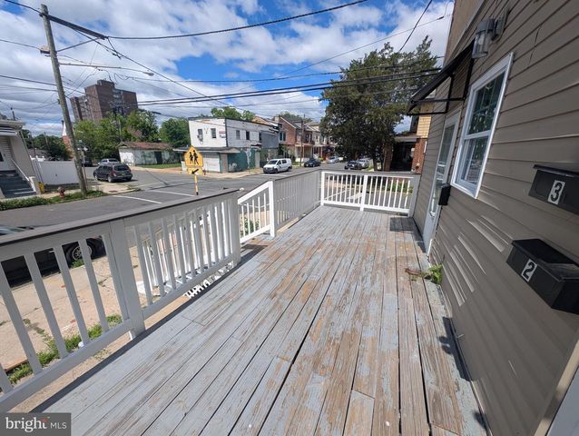560 EDGEWOOD AVE, Trenton, NJ 08618