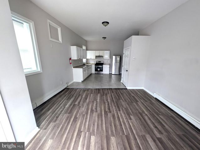 560 EDGEWOOD AVE, Trenton, NJ 08618