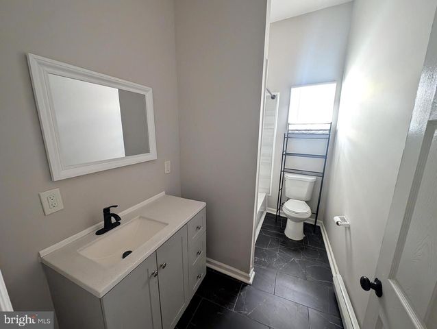 560 EDGEWOOD AVE, Trenton, NJ 08618