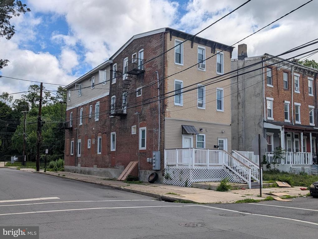 560 EDGEWOOD AVE, Trenton, NJ 08618