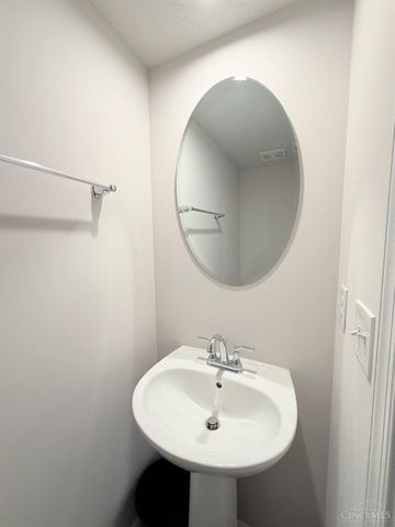 42 Wentworth Lane, Deer Park, OH 45236