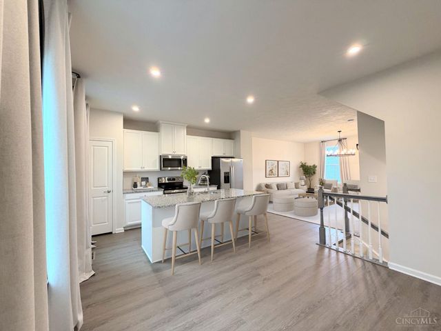 42 Wentworth Lane, Deer Park, OH 45236