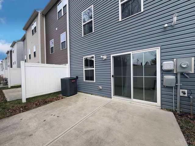 42 Wentworth Lane, Deer Park, OH 45236