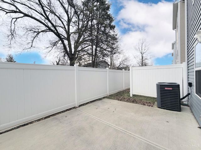 42 Wentworth Lane, Deer Park, OH 45236