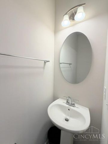 42 Wentworth Lane, Deer Park, OH 45236