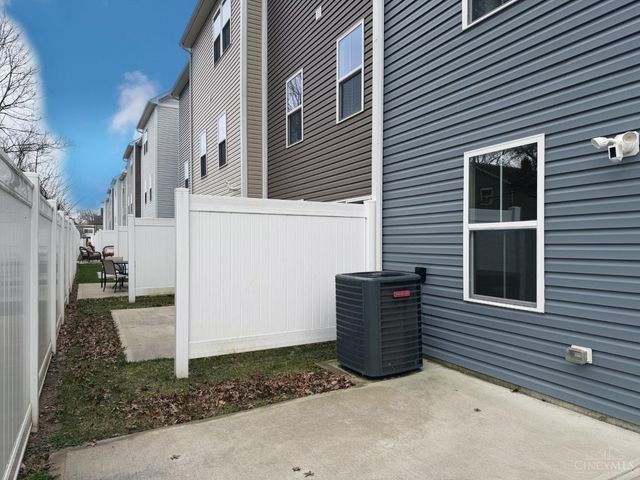 42 Wentworth Lane, Deer Park, OH 45236