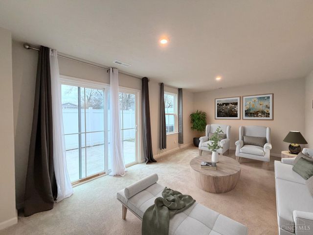 42 Wentworth Lane, Deer Park, OH 45236