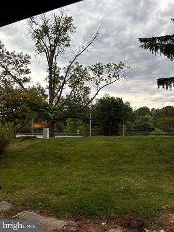 18815 WALKERS CHOICE RD, Gaithersburg, MD 20886