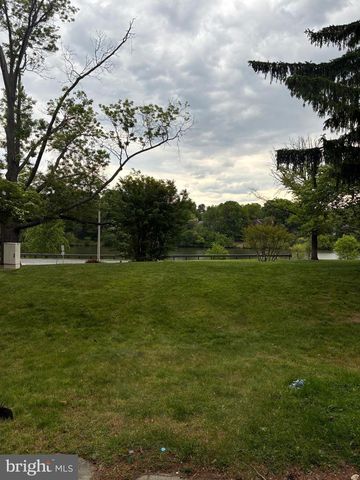 18815 WALKERS CHOICE RD, Gaithersburg, MD 20886
