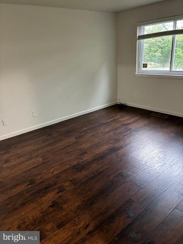 18815 WALKERS CHOICE RD, Gaithersburg, MD 20886