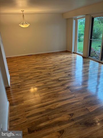 18815 WALKERS CHOICE RD, Gaithersburg, MD 20886