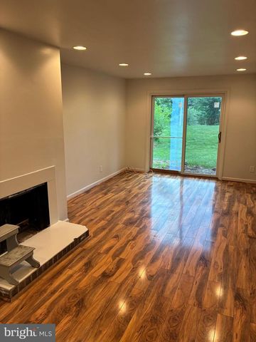 18815 WALKERS CHOICE RD, Gaithersburg, MD 20886