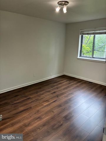 18815 WALKERS CHOICE RD, Gaithersburg, MD 20886