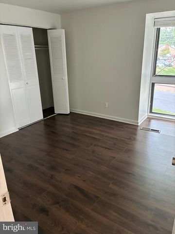 18815 WALKERS CHOICE RD, Gaithersburg, MD 20886