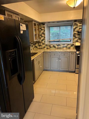 18815 WALKERS CHOICE RD, Gaithersburg, MD 20886