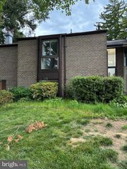 18815 WALKERS CHOICE RD, Gaithersburg, MD 20886