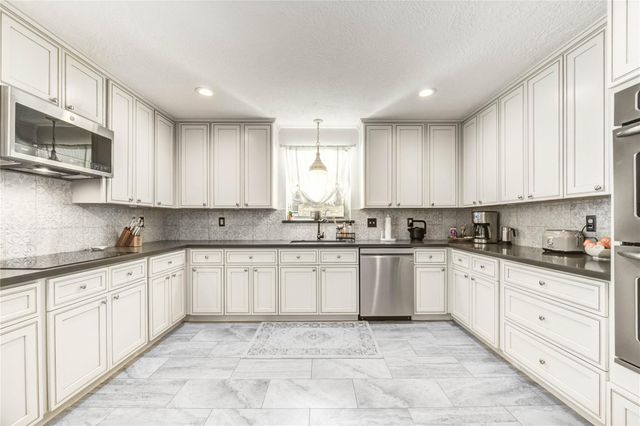 11715 Cypresswood Drive, Houston, TX 77070