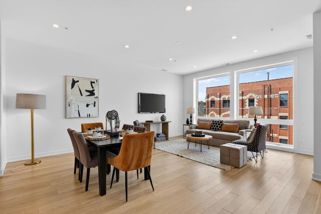 1347 W Grand Avenue 4N, Chicago, IL 60642