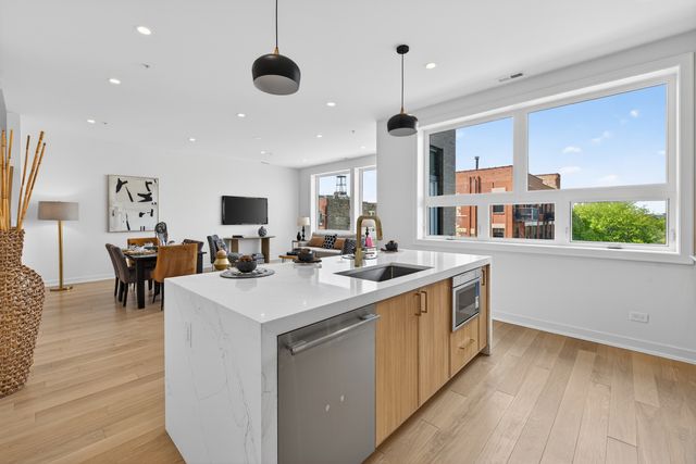 1347 W Grand Avenue 4N, Chicago, IL 60642
