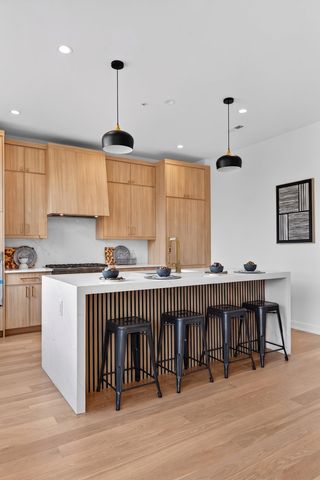 1347 W Grand Avenue 4N, Chicago, IL 60642