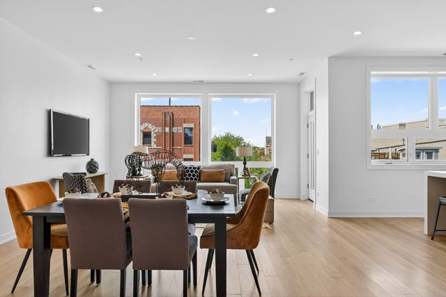 1347 W Grand Avenue 4N, Chicago, IL 60642