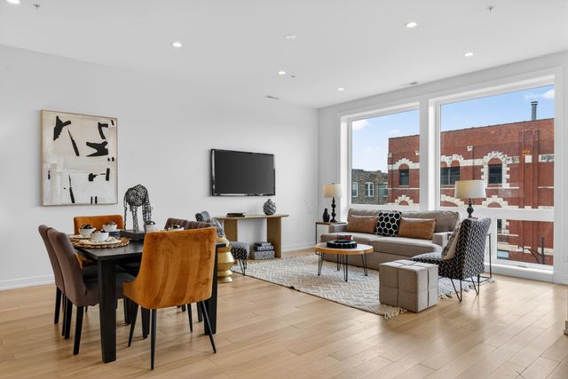 1347 W Grand Avenue 4N, Chicago, IL 60642