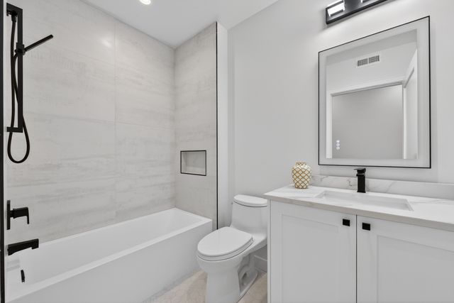 1347 W Grand Avenue 4N, Chicago, IL 60642