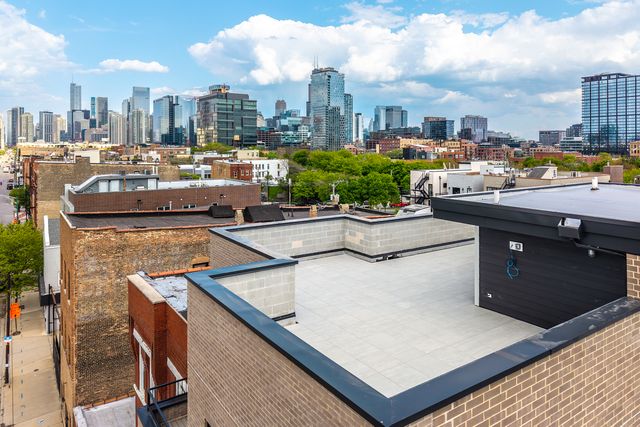 1347 W Grand Avenue 4N, Chicago, IL 60642
