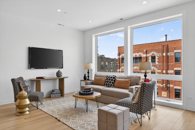 1347 W Grand Avenue 4N, Chicago, IL 60642