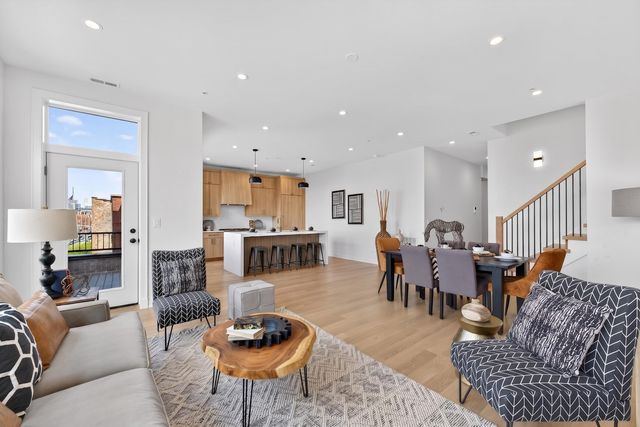 1347 W Grand Avenue 4N, Chicago, IL 60642