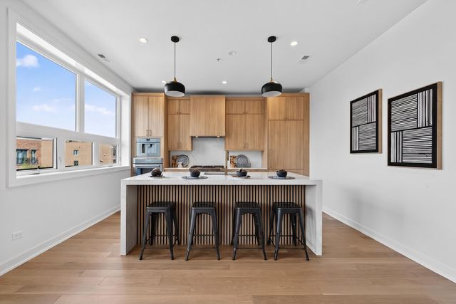 1347 W Grand Avenue 4N, Chicago, IL 60642