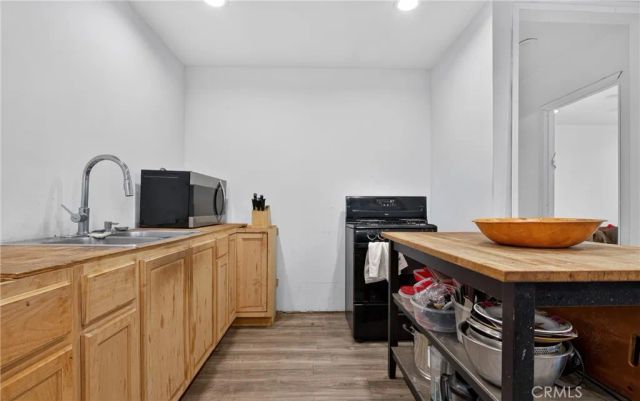 8357 Tyrone, Panorama City, CA 91402