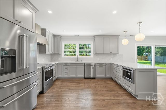 130 Hopecrest Avenue, Savannah, GA 31406