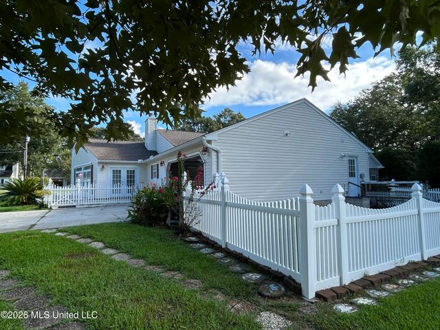 980 Hamakua Street, Diamondhead, MS 39525