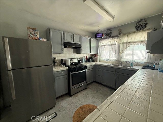 1608 E Martin Luther King Jr, Los Angeles, CA 90011